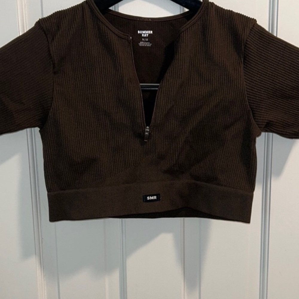 Sommer Ray black Ribbed Workout Top (Size Small)